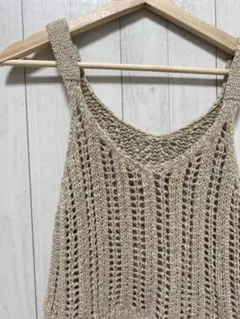 ベージュ ニット タンクトップ クロップド丈