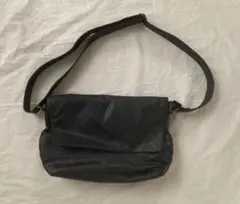 【未使用品】　レザー ショルダーバッグ