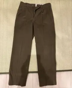 ダークブラウン ズボン