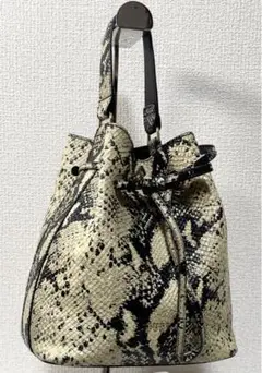 【極美品】FURLA フルラ 巾着バッグ パイソン柄