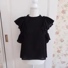 新品！フリルが可愛いブラウス（黒）