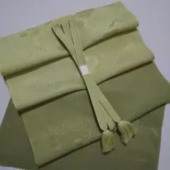 お着物 小物 艶やかな抹茶色の濃淡に地模様の帯揚げ とても淡い抹茶帯締めセット