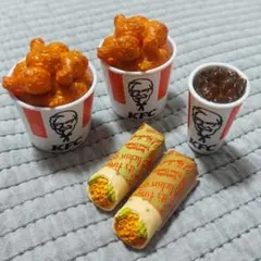 ミニブランズ　ミニブランド　ケンタッキー　KFC　ミステリーカプセル　4個　新品 Amazon.com: Mini Brands KFC® Series 1 Mystery Capsule by