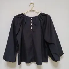 パール　黒の五分袖ブラウス M