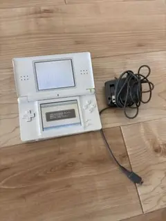 任天堂 DS Lite ホワイト 充電器付き