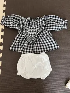 チェック柄シャツと白ショートパンツセット