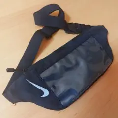 美品✨NIKE ランニング用ボディバッグ 黒 軽量　マラソン　ウォーキング