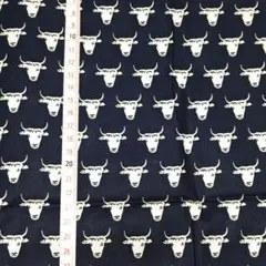 ソレイアード シーチング 牛 ネイビー 紺 約108cm×100cm