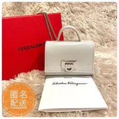 新品未使用✨　サルヴァトーレ フェラガモ　AirPods ケース　箱付き