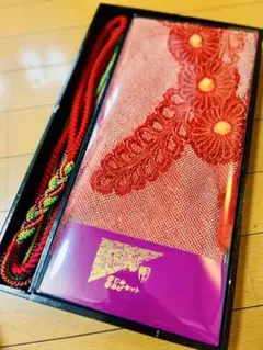 新しい、赤い花柄刺繍帯と帯締めセット