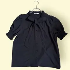 美品　continuier de NICE CLAUP 黒リボン付きシャツ
