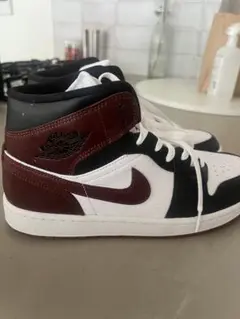 Nike Air Jordan 1 ホワイト/ブラック/バーガンディ