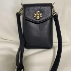 ブラックレザーショルダーバッグ　装飾品を取ってしまいました