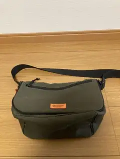 オリーブグリーン ショルダーバッグ フラップ式