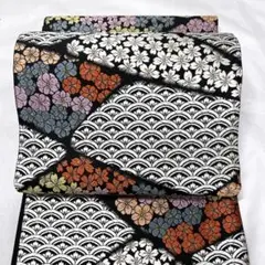 黒地に白と色とりどりの花が織られた袋帯 着物