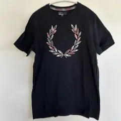 Fred Perryフレッドペリー　葉のモチーフ 黒 Tシャツ