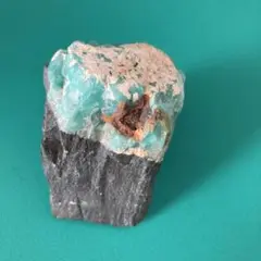 エメラルド原石 コロンビア産 母石付き