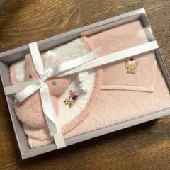 新品familiar ピンク タオルハンカチ　スタイ　マスコット ギフトセット