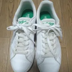 adidas ホワイト スニーカー