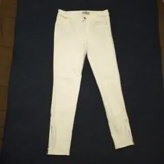 UNIQLO　ホワイトスリムフィットパンツ