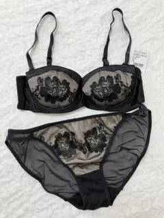 新品　ピーチジョン　シアーレースストラップレス　ブラジャー＆ショーツ　C75