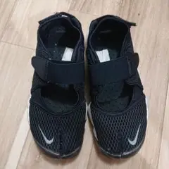 ナイキNIKE エアリフト 足袋 たびスニーカー 23