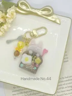 【チャーム】レジン　キーホルダー　シャカシャカ　うさぎ　パン　ハンドメイド44