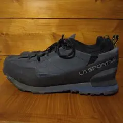 スポルティバ BOULDER X US10 1/2