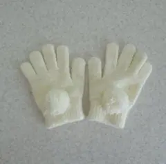 クリーム色 ポンポン付き手袋 5本指