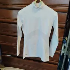 Under Armour METAL ハイネックアンダーシャツ ホワイト