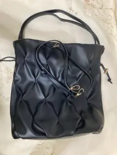 ブラック キルティング ショルダーバッグ