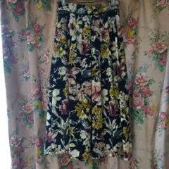 ペルルペッシュ　 ネイビー系花柄フレアスカート