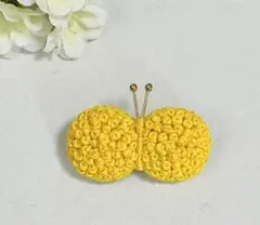 ⚮̈ ハンドメイド⚮̈ 刺繍ブローチ　ちょうちょ　Tシャツに付けてもキュート
