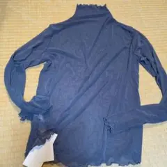 グレー フリル付きハイネック長袖カットソー