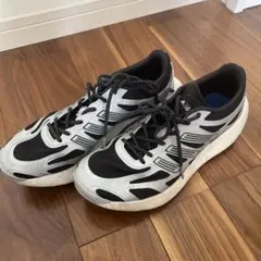 メッシュアッパー 厚底ランニングシューズ シルバー/ブラック