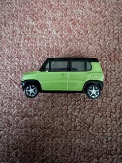 カプセルトイ　緑色のハスラー　ミニカー