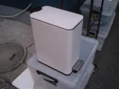 ペダル式ゴミ箱　ペダルペール？幅17ｃｍ奥行３９ｃｍ高さ37ｃｍ