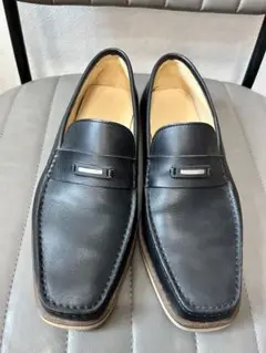 Ferragamo レザーローファー EE8（ブラック）
