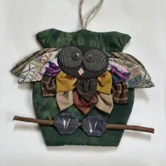 幸せを呼ぶフクロウの手作りタペストリー
