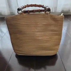 GUCCIエナメル バンブーハンドルバッグ