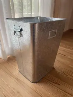 ブリキ製　収納ボックス