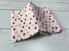 文庫本ブックカバー＊いちごとわんこ