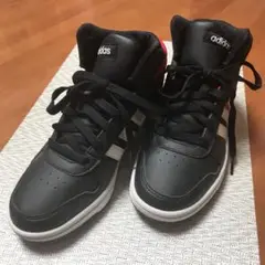 adidas スニーカー