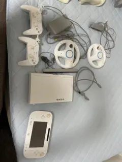 Wii U コントローラー2個マリカ用ハンドル ソフト2個(スマブラ桃鉄)