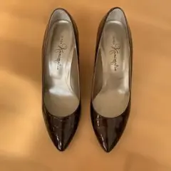 ダークブラウンエナメルポインテッドトゥパンプス
