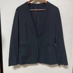 あまりカタくならないノーカラージャケット