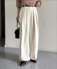 【美品】Thevon. 2タックスラックス（アイボリー・Ｍサイズ）
