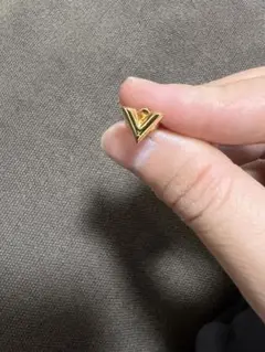ルイヴィトン エッセンシャルV ピアス 片耳 ゴールド