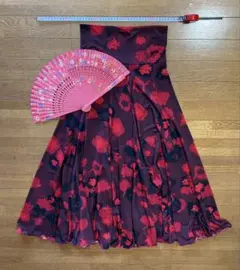 赤と黒の花柄フレアスカート フラメンコ用　アバニコ付き