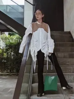 UN3D. ヘムギャザーシャツ ホワイト